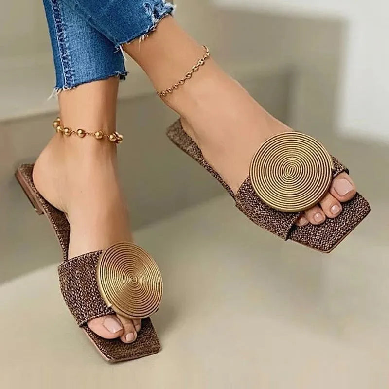 Summer Flat Sandals with Round Buckle